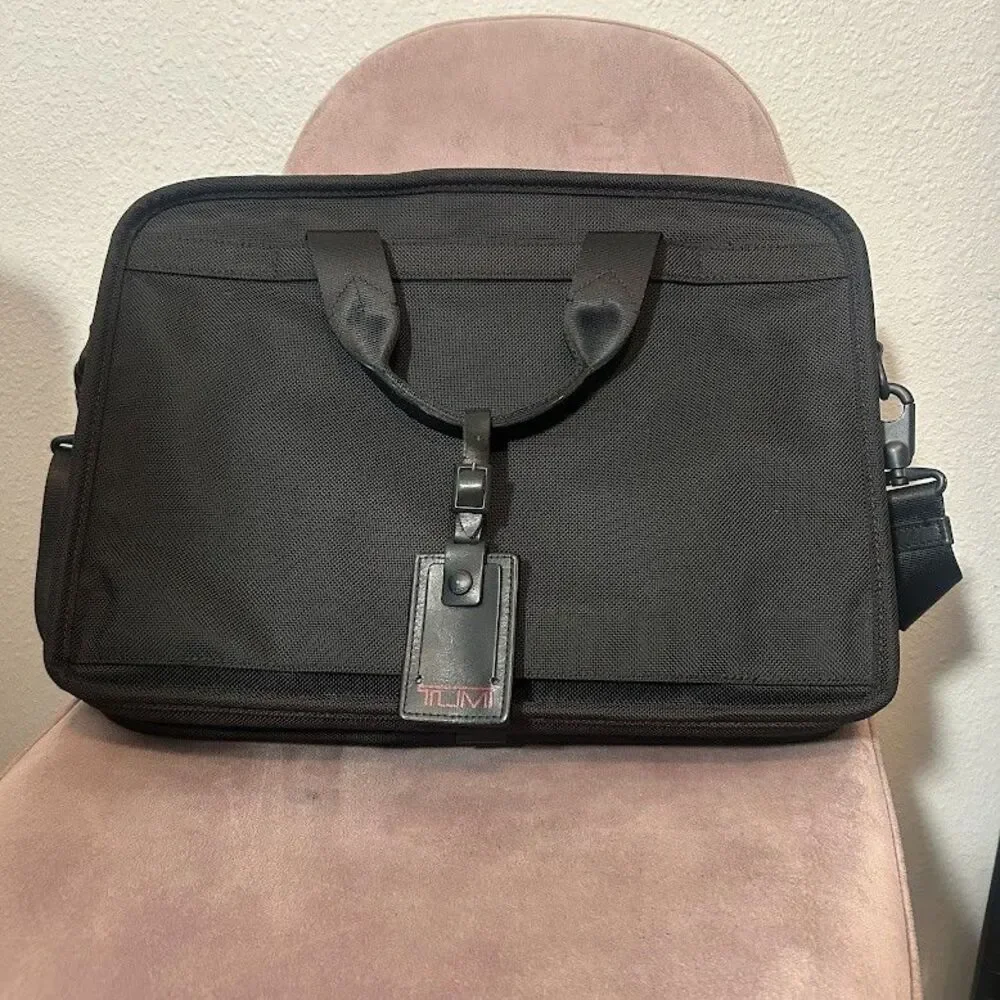 TUMI Alpha 2 T-Pass Medium Screen Laptop Brief Laptop Briefcase Bag Carry On